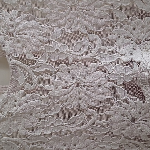 Umgee lace top with lining - Picture 2 of 6